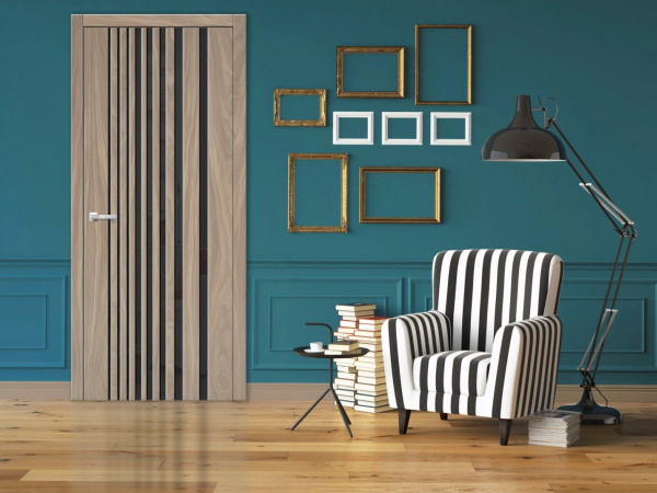 Дверь межкомнатная ЗОДЧИЙ СТРАЙП ПО Американский дуб стекло триплекс черный